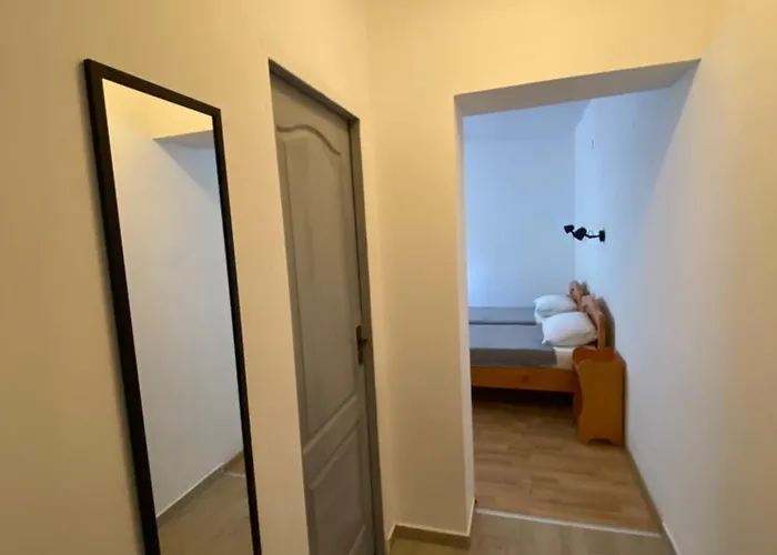 Проживання в сім'ї Travellers Rest *